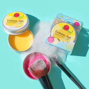 J CAT : LEMOND-AID MAKEUP BRUSH SOAP WITH SILICONE CLEANING PAD, 1 DZ